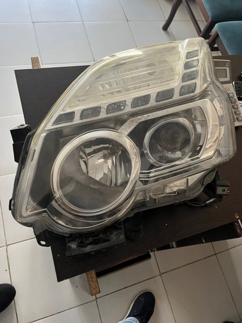 Nissan X-trail T 31 sol farası — Demir