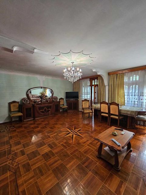 5-otaqlı mənzil, Azadlıq m., 130 m² — Bakı