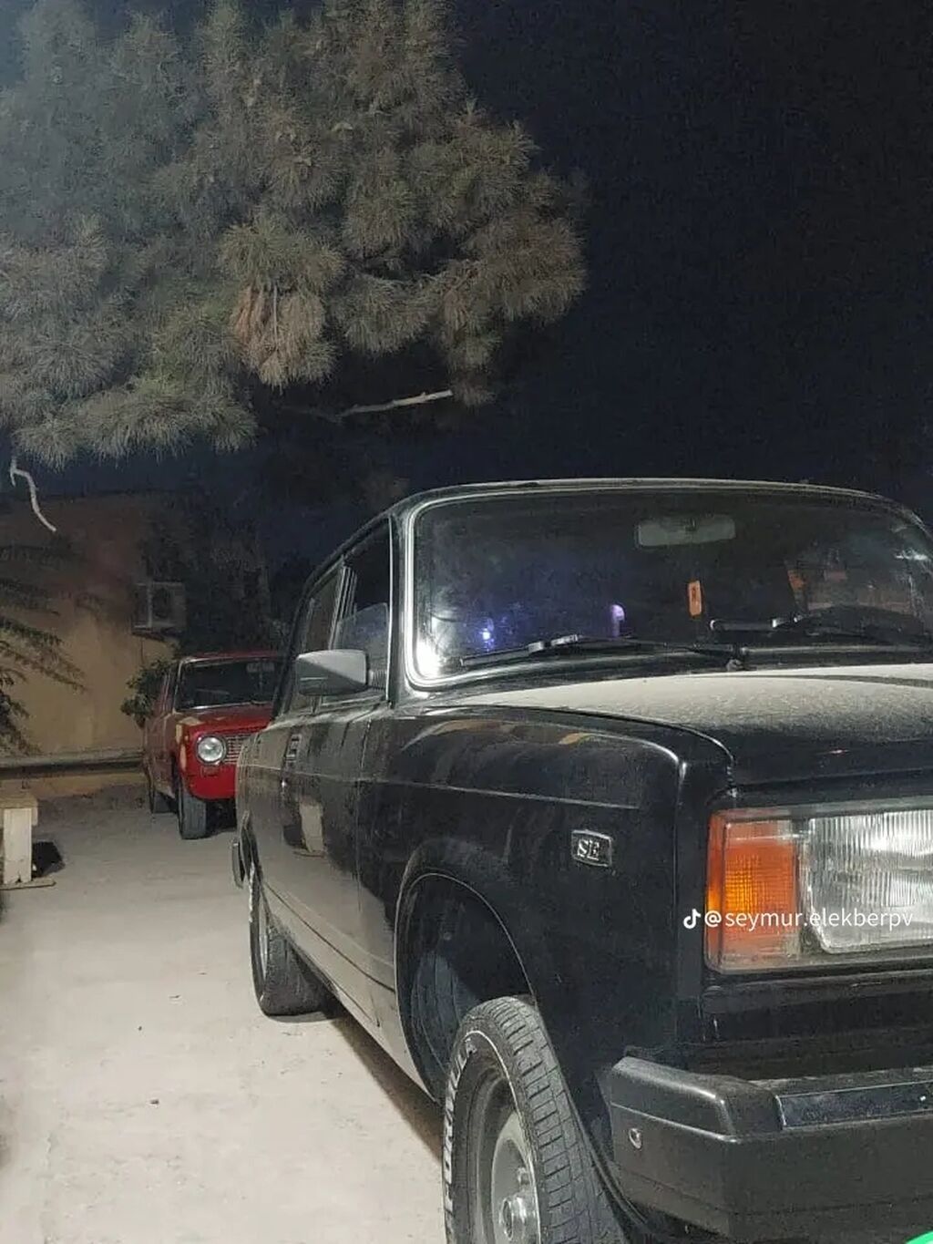 Lada 2107 sedan – qara rəng, klassik kuzov dizaynı. - 4 qapılı, arxa 99-TD-097 — Avtomobillər, Digah (6)
