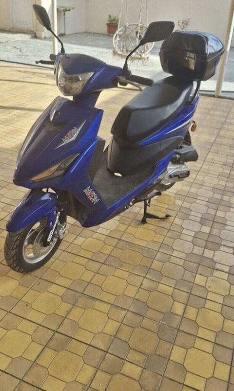 Moped/skuter – şəhər içi praktik nəqliyyat - Rəng: mavi - Kuzov — Qobustan