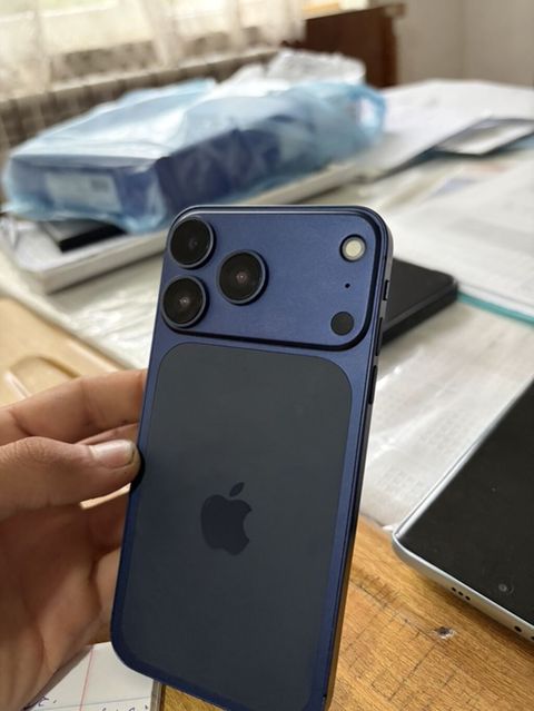 IPhone 17 Pro, 64 GB, Mavi, Qırıq — Xaçmaz