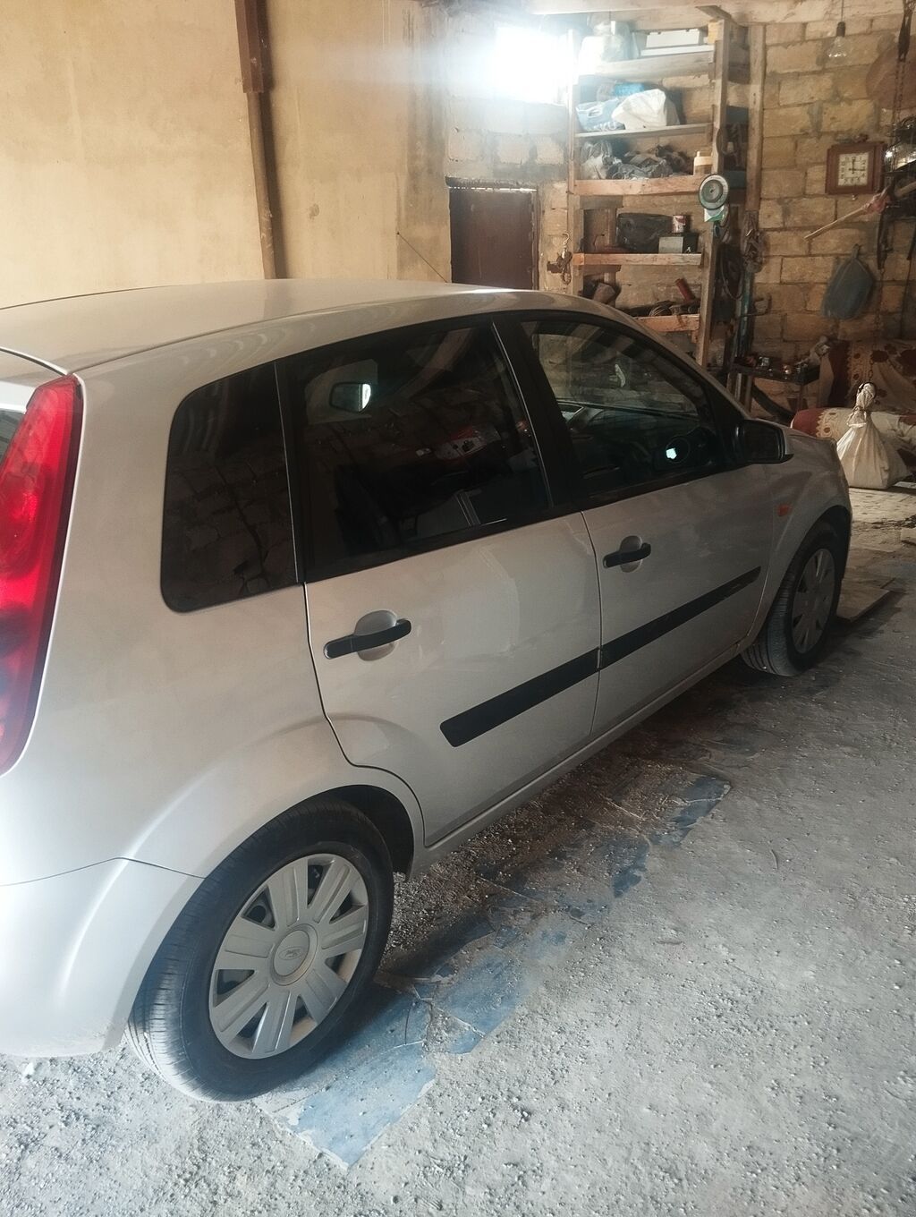 Ford Fiesta: 1.6 l Hetçbek 99-RO-402 — Avtomobillər, Novxanı (3)