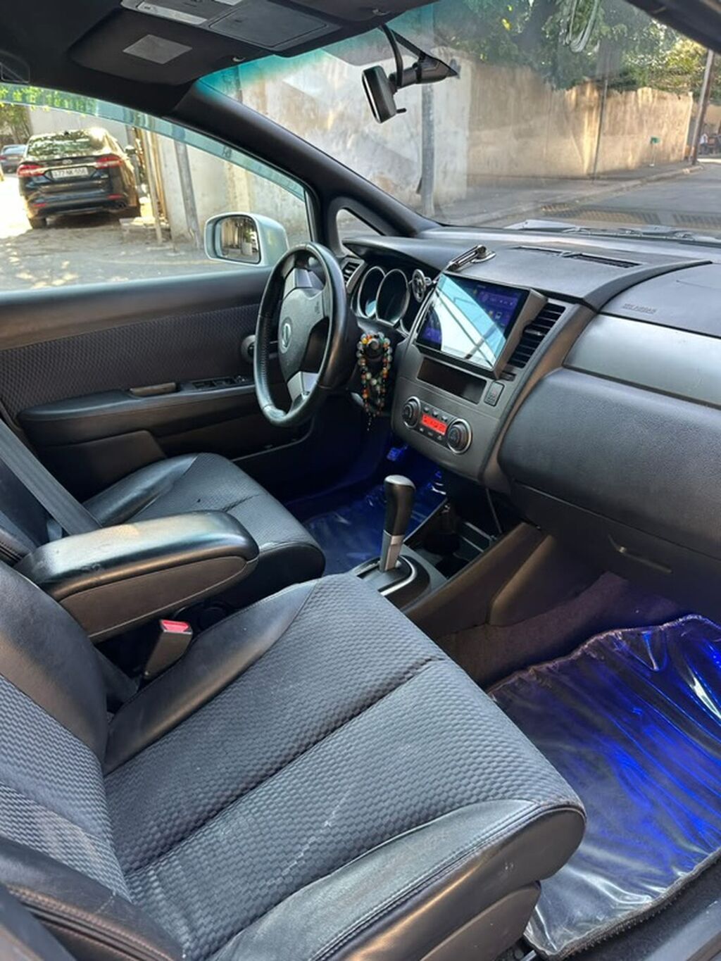 Nissan Tiida hatchback – gümüşü rəng Texniki və dizayn: - Korpus: 5 77-YV-983 — Avtomobillər, Bakı (8)