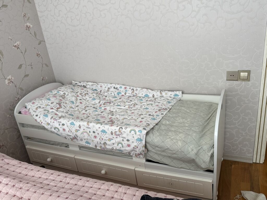 Uşaq çarpayısı – ağ rəng, taxta konstruksiya - Ölçü: təxminən 160×80 — Yataqlar, Bakı (3)