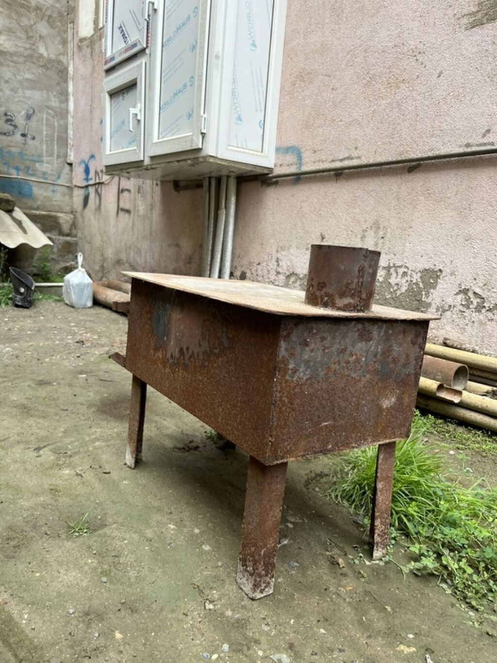 Metal soba satılır. Qalın metaldan hazırlanmış, ayaqlı konstruksiyaya — Kaminlər, Mehdiabad (3)