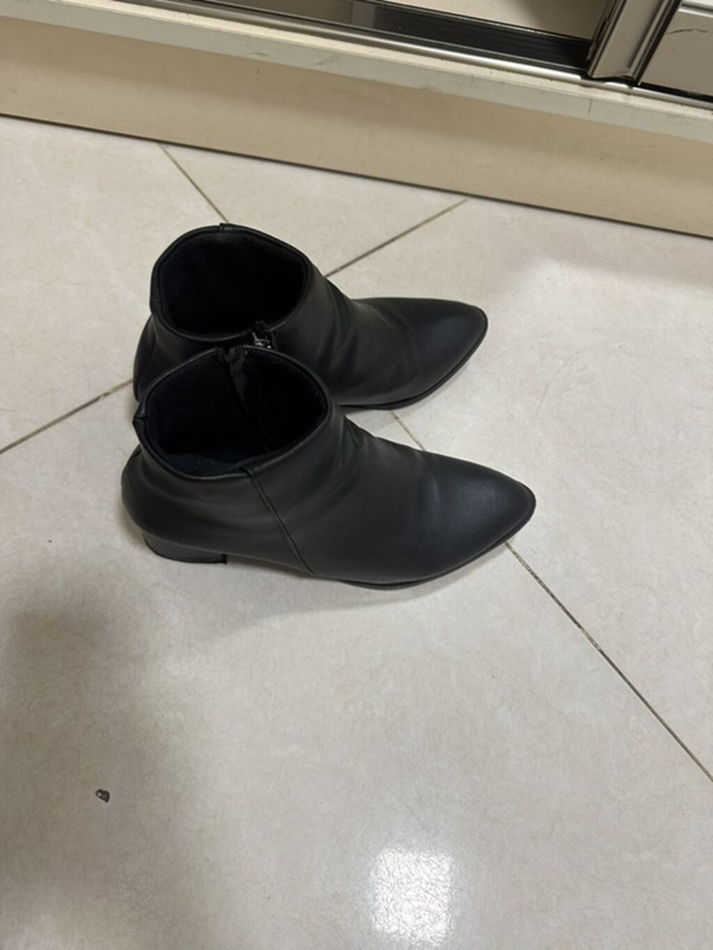Qadınlar üçün qara qısa çəkmələr - Model: Düz/dar burunlu ankle boot — Avam, Bakı (2)