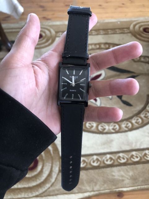 Tissot quartz qol saatı - Korpus: kvadrat formalı, qara rəngli — Bakı
