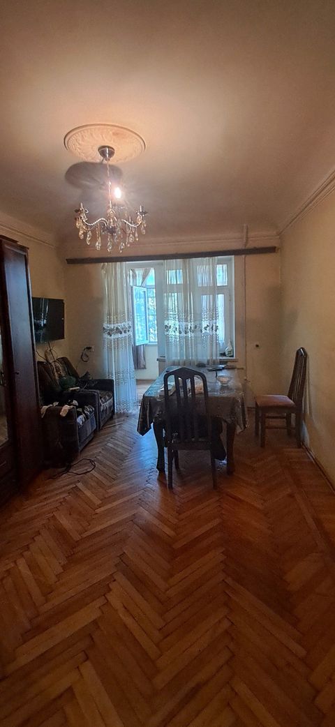 Satılır 3 otaqlı köhnə tikili 70 m² — Bakı