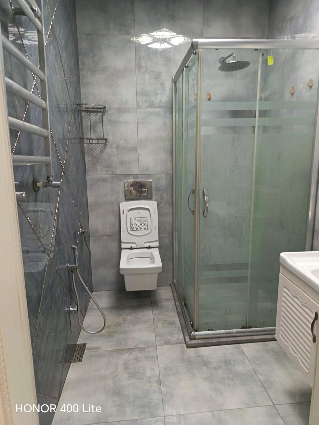 28 mayda 12/7 mertebesinde 4 otaqli ev 1000 azn eşiyasiz 1000 azn — Mənzil, Bakı (9)