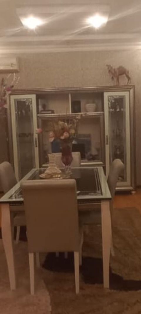 Qonaq otağı üçün, İşlənmiş, Açılmayan, Dördbucaq masa, 4 stul — Mehdiabad