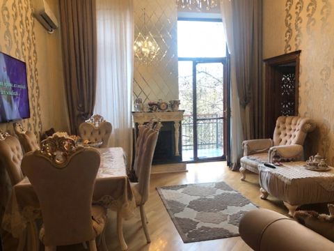 Satılır 3 otaqlı köhnə tikili 90 m² — Bakı