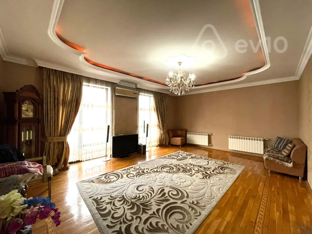 3 otaqlı mənzil, 135 m², Koroğlu Rəhimov küçəsi — Bakı