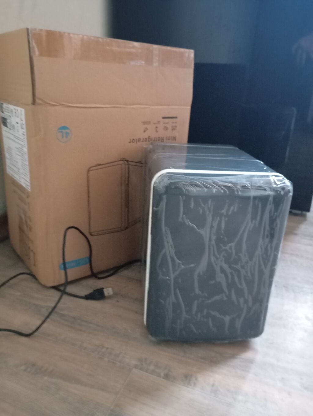Təzə Mini soyuducu/isitmə funksiyalı termoelektrik cihaz kosmetika — Avtomobil üçün soyducu, Bakı