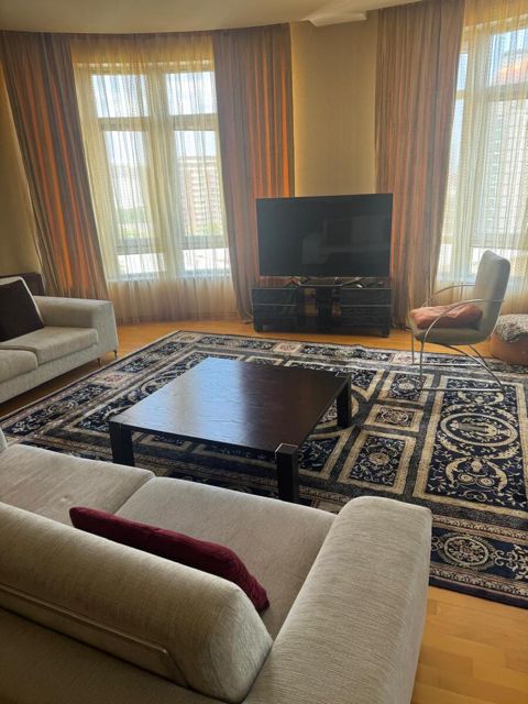 İcarəyə verilir 4 otaqlı yeni tikili 225 m² — Bakı