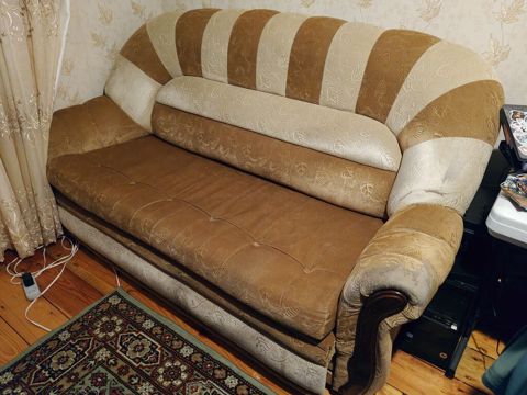 Divan – açılan mexanizmli, yataq Altında eşya qoymaqa yeri var Real — Bakı