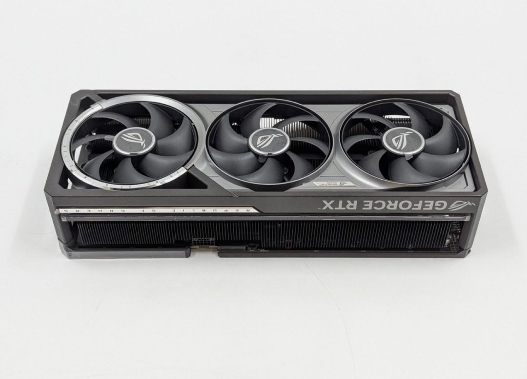 Video kart Asus RTX 5080 Rog Astral OC 16GB — Kompüterlər və noutbuklar, Bakı (4)
