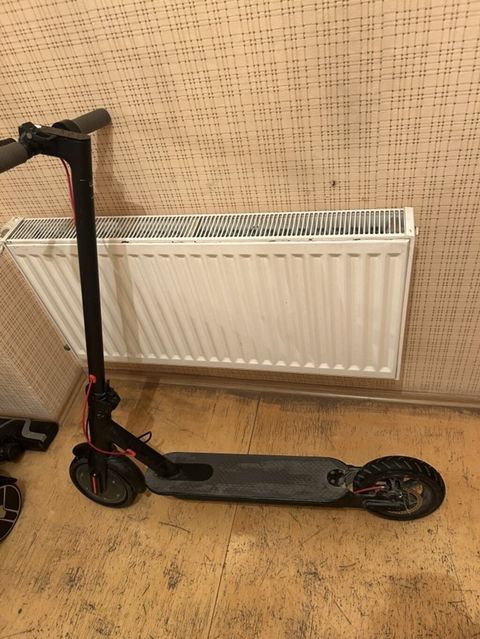 Şəhər içi sürüş üçün elektrikli skuterl - Rəng: qara - Təkərlər: 8,5" — 180 $ · Bakı · Skuterlər Şəhər içi sürüş üçün elektrikli skuterl - Rəng: qara - Təkərlər: 8,5" — Bakı