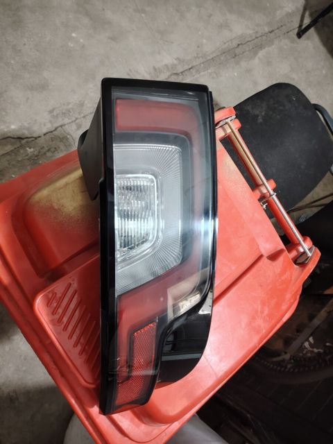 Land Rover RR Evoque arxa sol stop — Gəncə