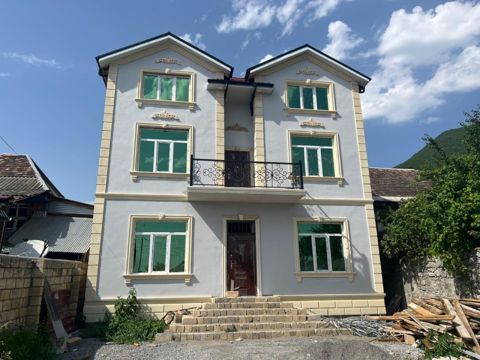 Villa, Şəki r — Şəki