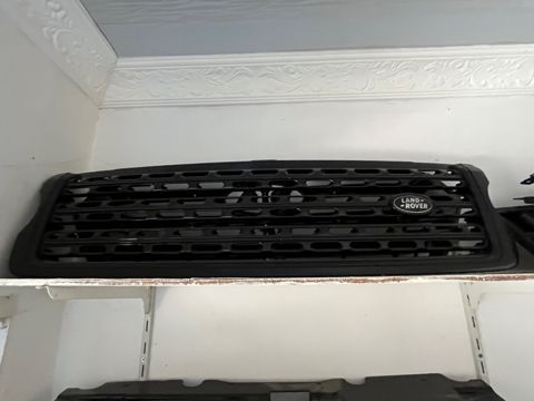 Land Rover Vogue 2013, 2016 radiator barmaqlığı — Demir