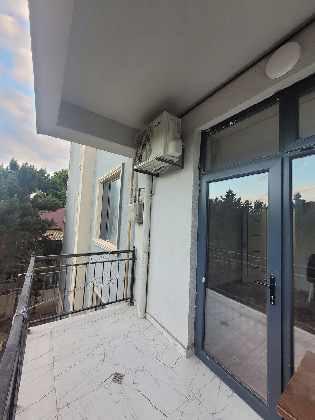 2taqlı mənzil – balkonlu, mebellə Xüsusiyyətlər: - Geniş işıqlı zal — Mənzil, Sumqayıt (3)