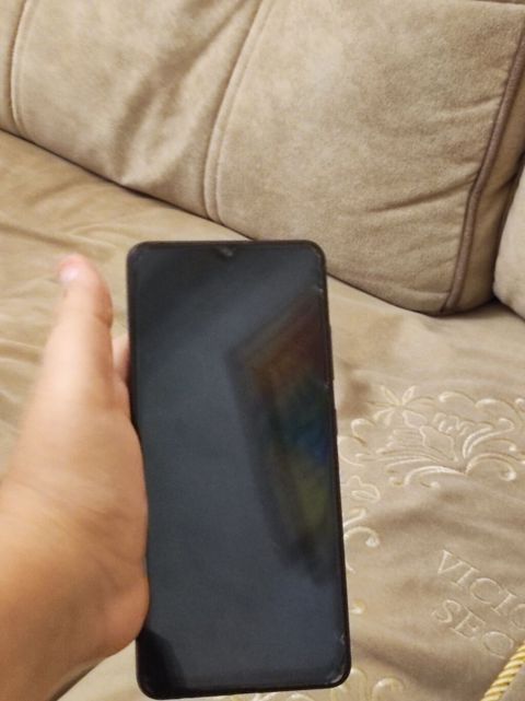 Model:samsung a32 4g tam ideal ekrani qiriqdir oda 3 manatdir 115 — Masazır