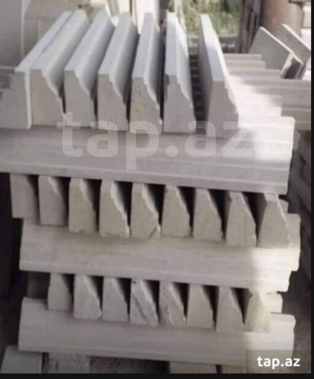 Məmulat: Ağ/açıq boz rəngli dekorativ daş bordür və parapet — Plitka və örtü materialları, Mehdiabad (10)