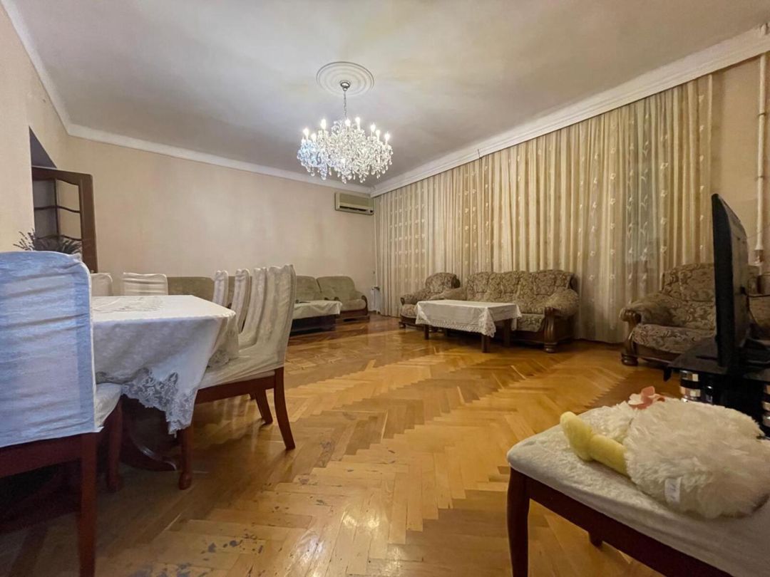 Satılır 5 otaqlı köhnə tikili 140 m² — Mənzil, Bakı (3)