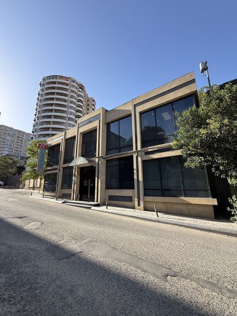 Satılır obyekt 300 m² — Bakı