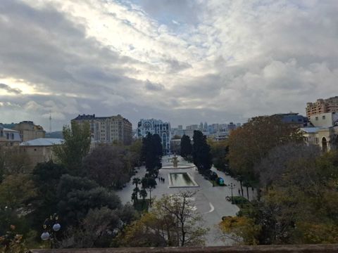 Satılır 3 otaqlı köhnə tikili 100 m² — Bakı