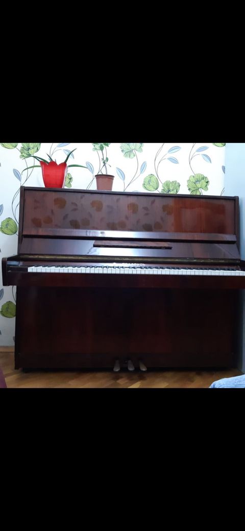 Upright pianino – klassik dizaynlı, tünd qəhvəyi taxta korpus — Sumqayıt