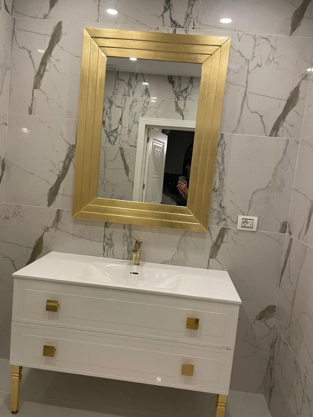 Möhsün Sənani küçəsi Gənclik & 8 Noyabr 4 Otaqlı Premium — Mənzil, Bakı (5)