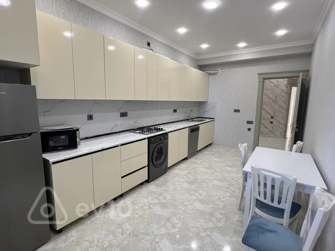 4 otaqlı mənzil, 150 m², Qulu Quliyev — kirayə — Mənzil, Bakı (11)