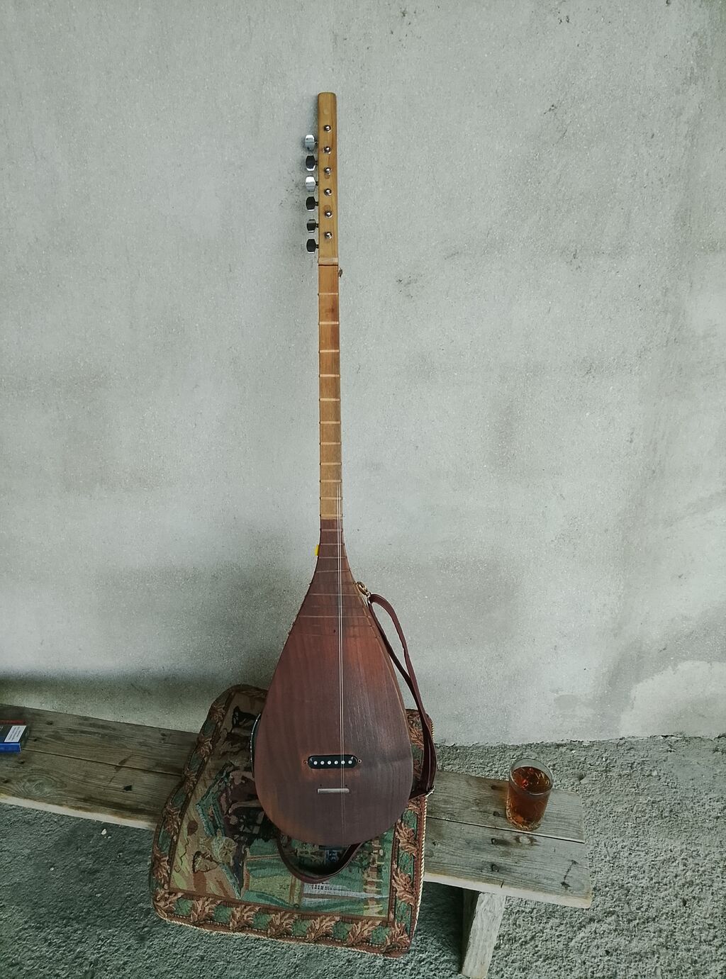 Elektro saz – gövdəsində quraşdırılmış elektronik sistemlə - Korpus — Gitarlar və digər simli alətlər, Xudat (5)