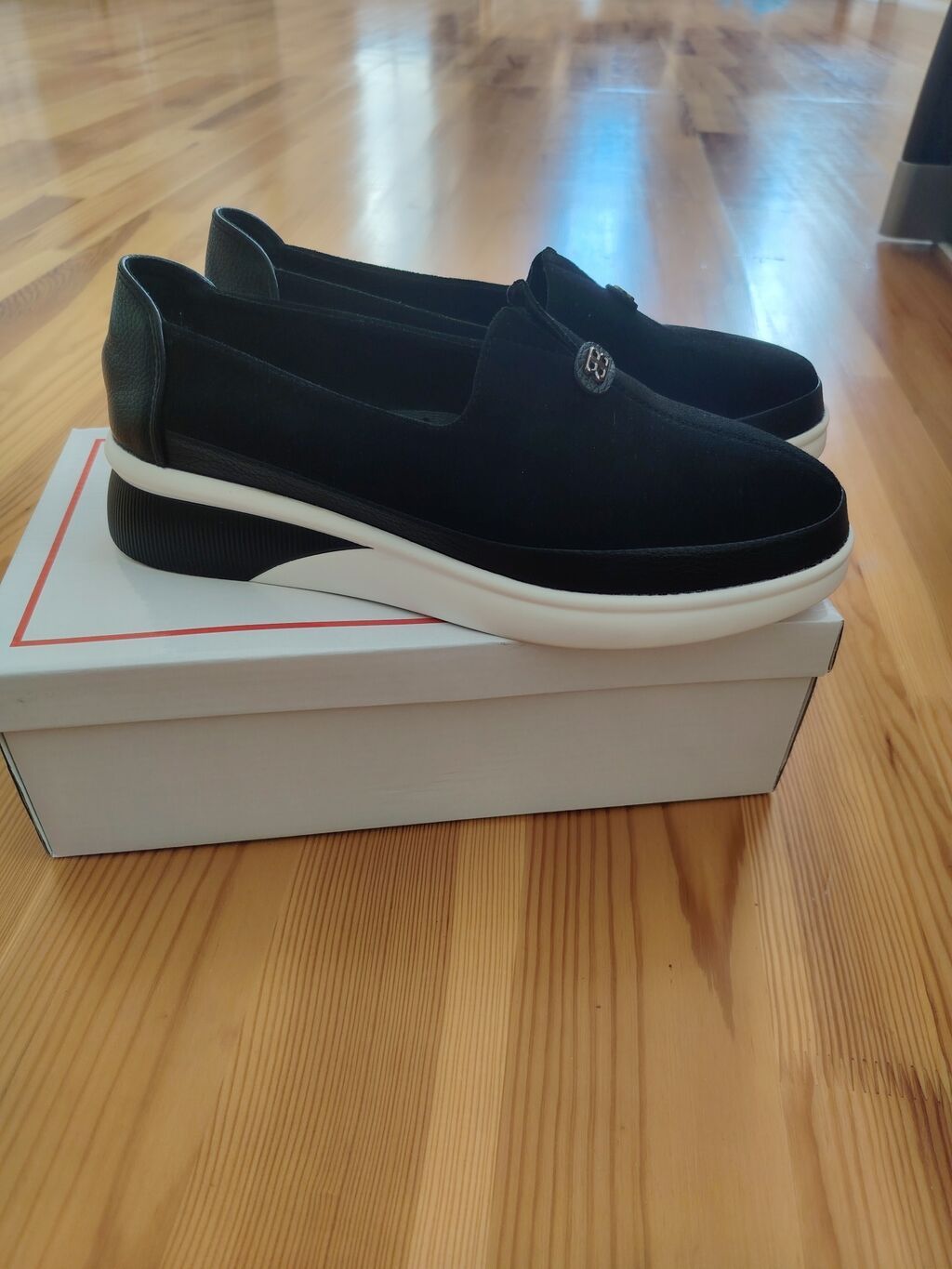 Qadın loafer ayaqqabıları - Rəng: qara (üst hissə), kontrastlı — Mokasin, Gəncə
