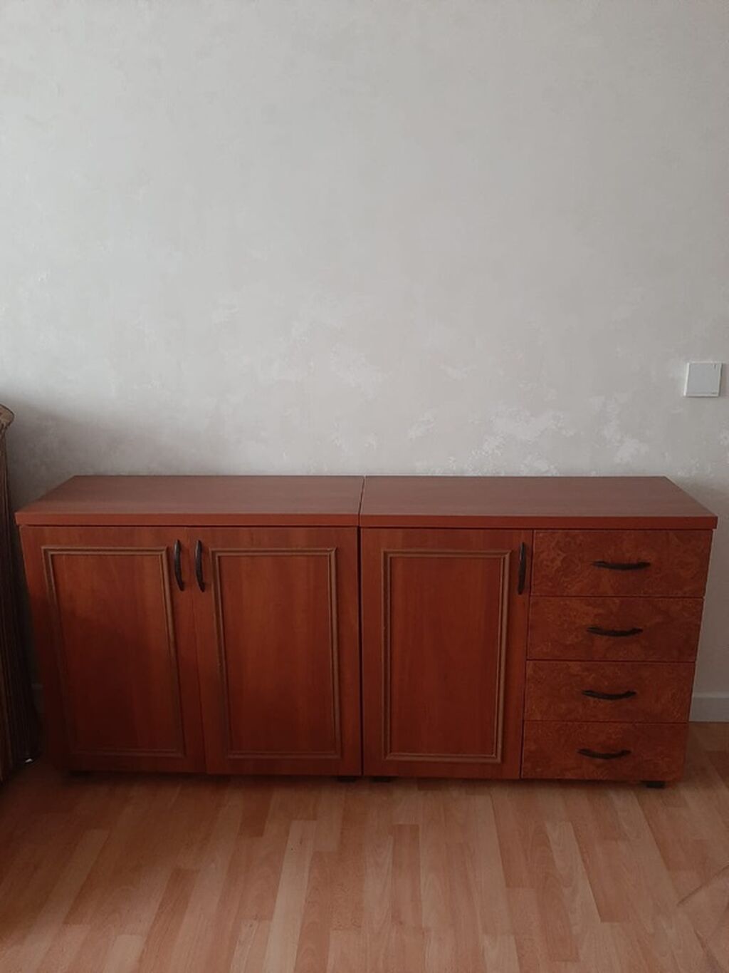 Mebel: Taxta komod/TV altlığı Təsvir: - Rəng: isti qəhvəyi/çarmaqlı — Komodlar və tumbalı, Bakı (2)
