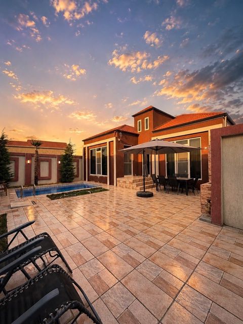 Satılır 4 otaqlı həyət evi/bağ evi 140 m² — Bakı