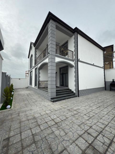Satılır 4 otaqlı həyət evi/bağ evi 270 m² — 435 000 ₼ · Bakı · Ev, villa Satılır 4 otaqlı həyət evi/bağ evi 270 m² — Bakı