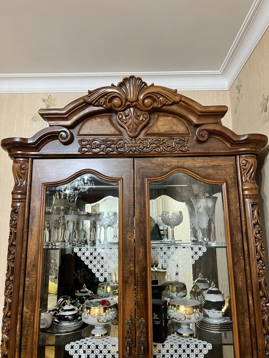 Klassik üslubda vitrin-bufet - Material: təbii ağac karkas, dekorativ — Şkaflar, Sumqayıt (3)