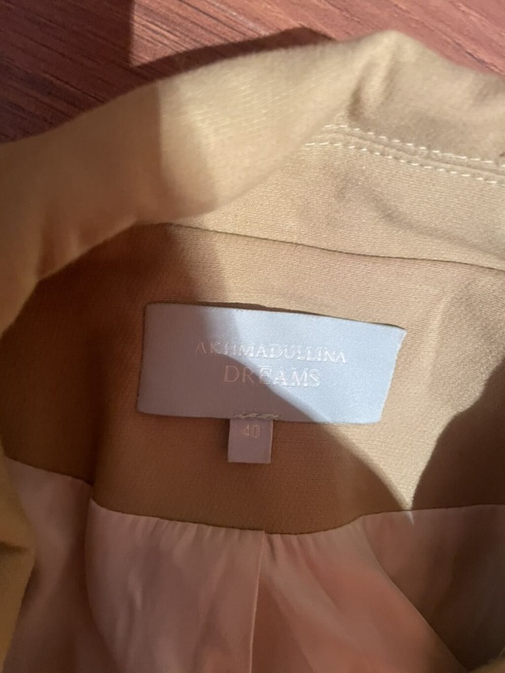 Akhmadullina Dreams qadın kostyumu - Rəng: açıq bej/qaramel — Kostyum, Bakı (2)