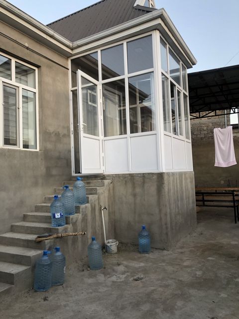 Satılır 4 otaqlı həyət evi/bağ evi 110 m² — Bakı