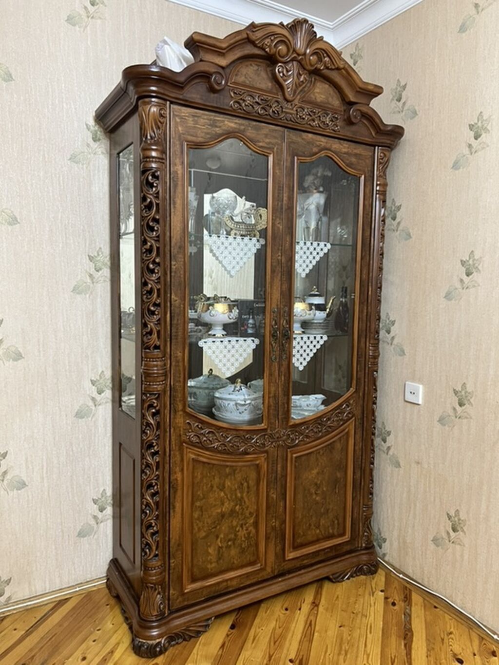 Klassik üslubda vitrin-bufet - Material: təbii ağac karkas, dekorativ — Şkaflar, Sumqayıt (4)