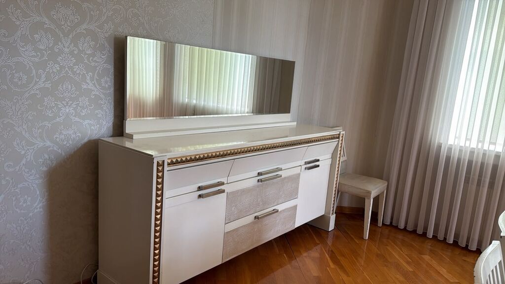 Qonaq otağı mebel dəsti Tərkibi: - Yemək masası (düzbucaqlı) və 4 — Qonaq otağı üçün, Bakı (2)