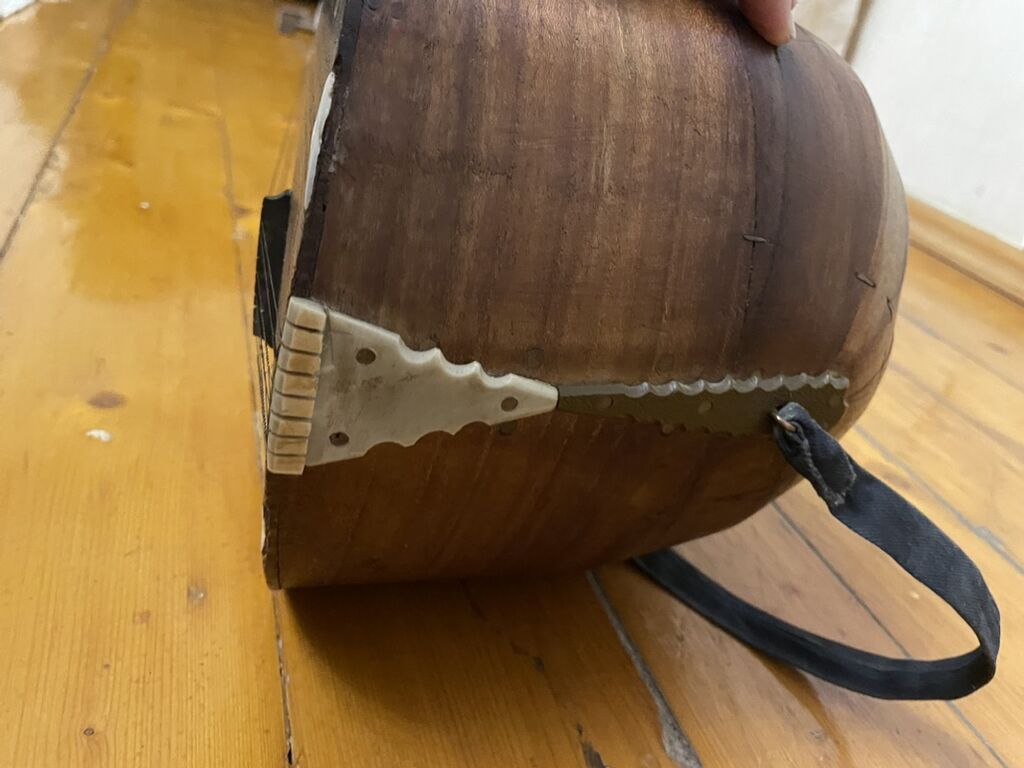 Sədəfli Saz – əl işı, təbii ağacdan Çiyin qayışı mövcuddur Ölçü — Gitarlar və digər simli alətlər, Bakı (6)