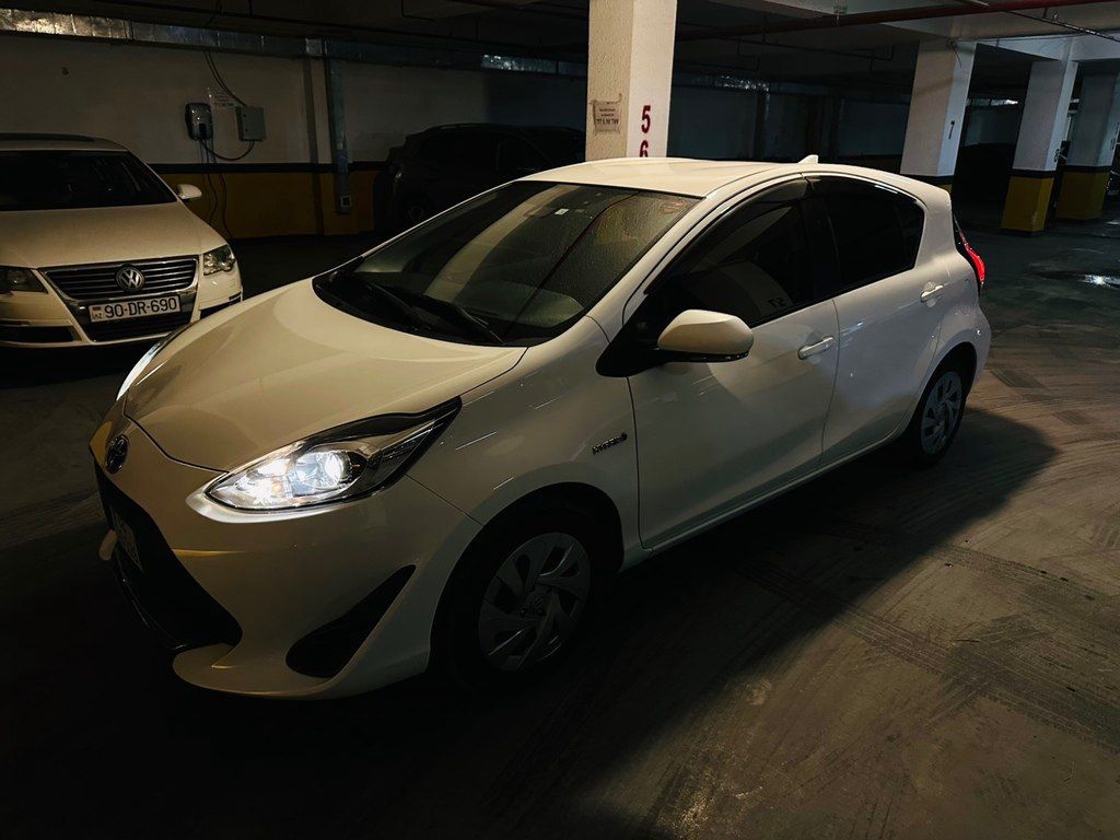 Toyota Aqua, 1.5 L, 0.9 kWh, 2020 il, 28 500 km 88-DQ-526 — Avtomobillər, Bakı (3)