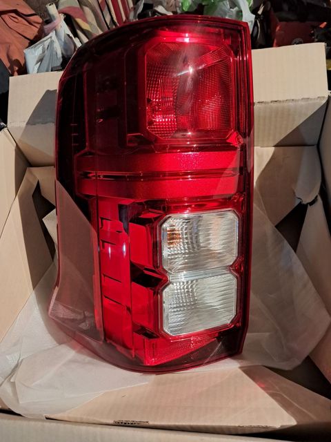 Mitsubishi L200 2025 sol stopu — Bakı