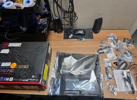 Ana plata ASUS ROG Maximus Z890 Extreme — Bakı