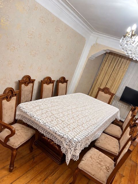 Qonaq otağı üçün, İşlənmiş, Açılan, Dördbucaq masa, 8 stul — Bakı