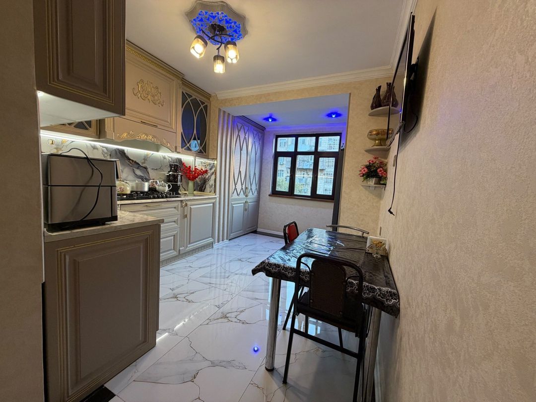 Satılır 4 otaqlı köhnə tikili 100 m² — Mənzil, Bakı (11)
