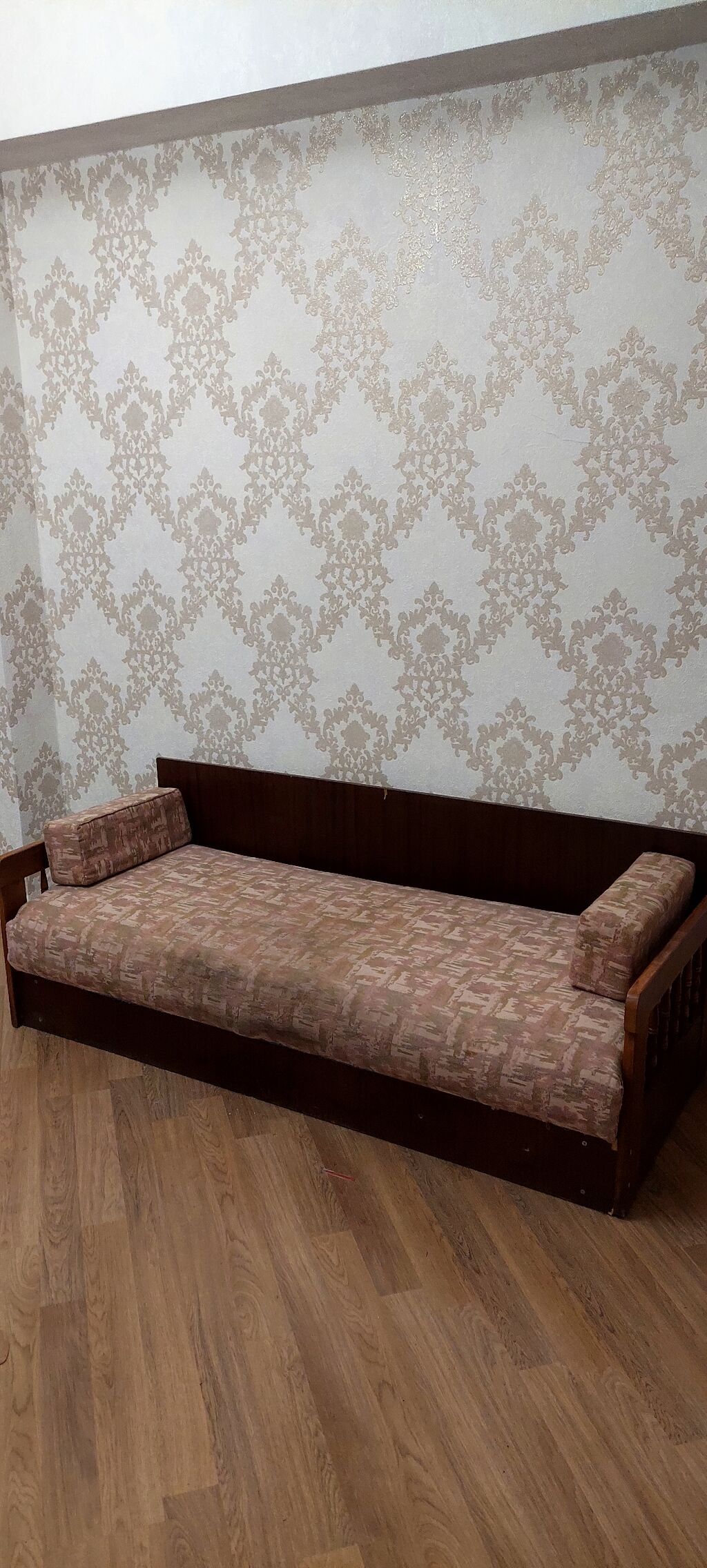Taxta çərçivəli tək nəfərlik divan‑çarpayı - Material: möhkəm taxta — Yataqlar, Bakı (2)